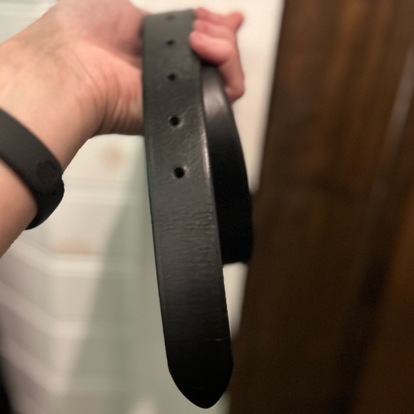 Sleek Sophistication: J.Crew Genuine Italian Black Leather Belt - Picture 8 of 8